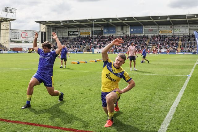Jake Thewlis of Warrington Wolves in the pre-game warm up during the Betfred Super League Round 25 match Warrington Wolves vs Leigh Leopards at Halliwell Jones Stadium, Warrington, United Kingdom, 6th September 2025

(Photo by Mark Cosgrove/News Images)