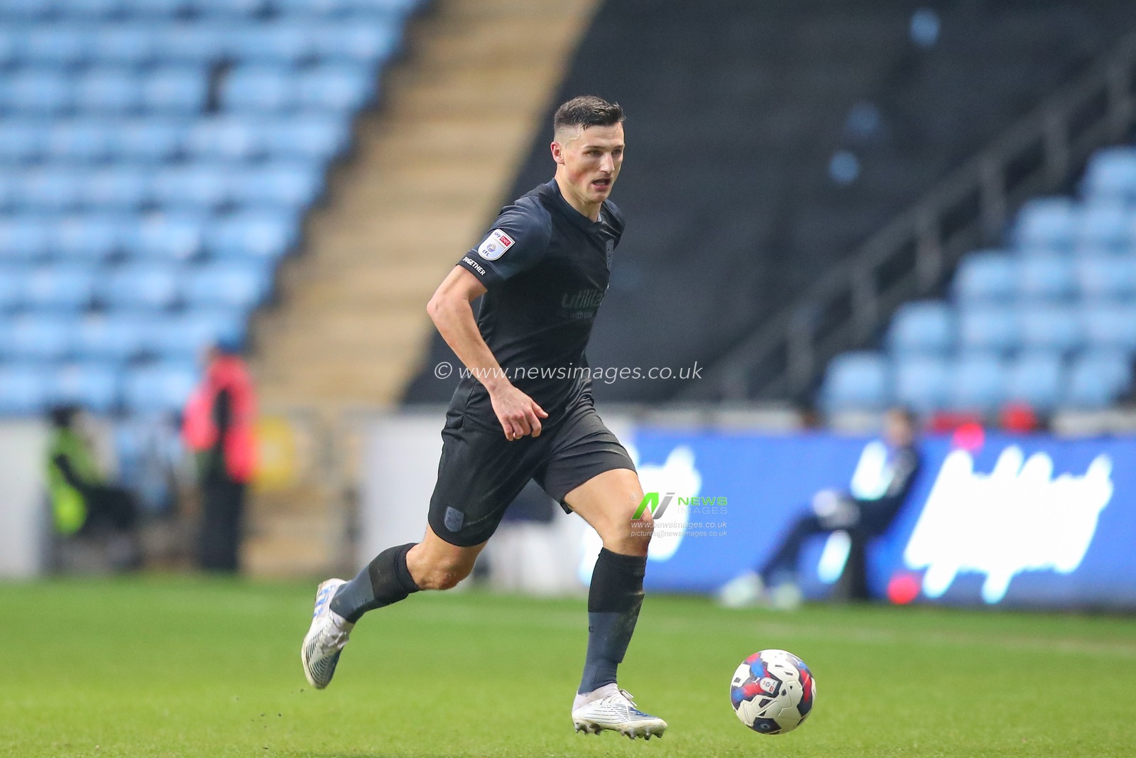 Matty Pearson #4 of Huddersfield Town runs with the ball during the Sky Bet Championship match Coventry City vs Huddersfield Town at Coventry Building Society Arena, Coventry, United Kingdom, 28th January 2023

(Photo by Gareth Evans/News Images)