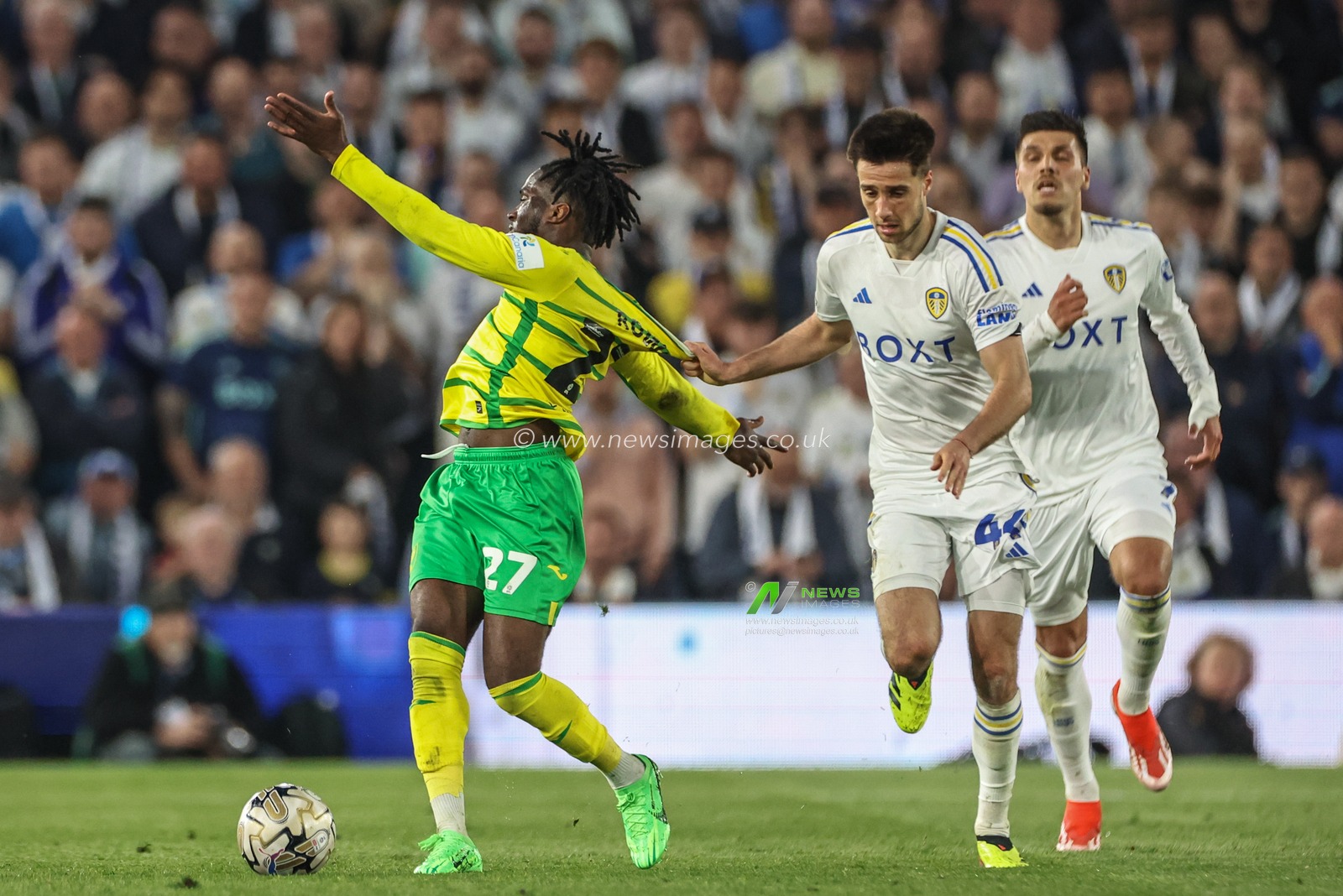 Jonathan Rowe of Norwich City appeals for a foul after Ilia Gruev of Leeds United tugs his shirt during the Sky Bet Championship Play-off Semi Final Second Leg Leeds United vs Norwich City at Elland Road, Leeds, United Kingdom, 16th May 2024

(Photo by Mark Cosgrove/News Images)