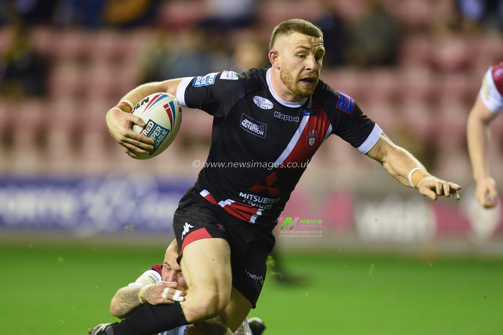 20th September 2019 , DW Stadium, Wigan, England;  Betfred Super League, Round  Playoffs, Wigan Warriors vs Salford Red Devils ; Jackson Hastings (31) of Salford Red Devils breaks the tackle to score a try


Credit: Richard Long/News Images