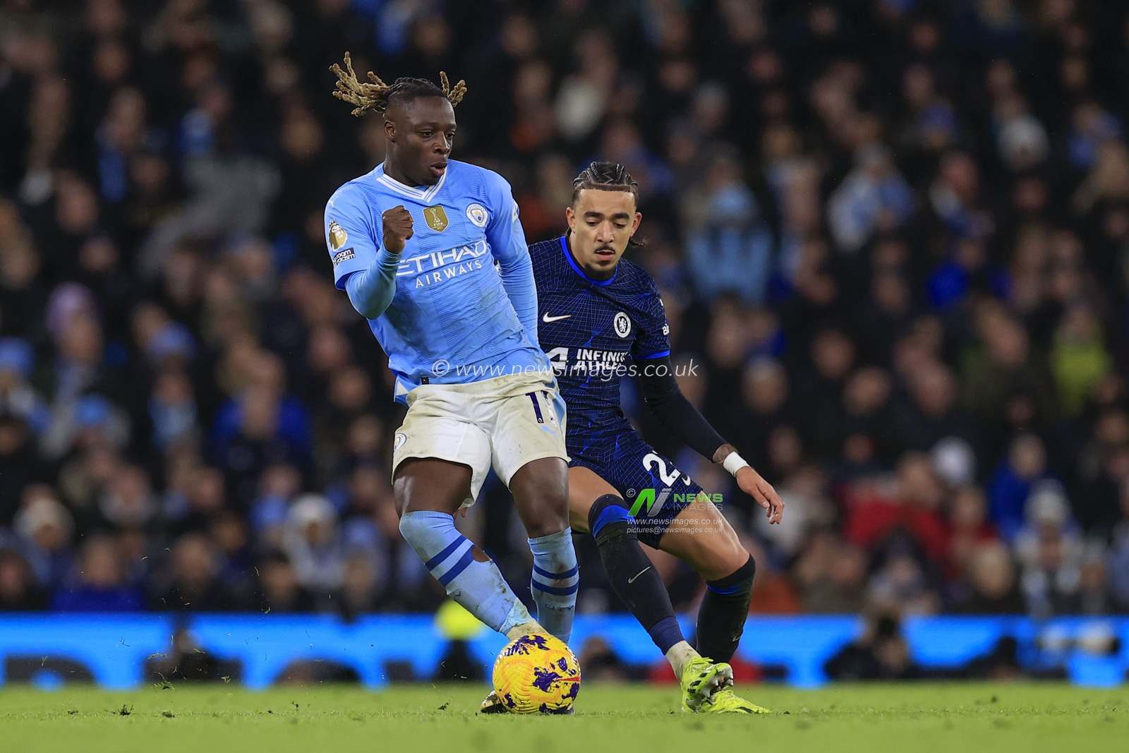 Jeremy Doku of Manchester City passes the ball watched by Maol Gusto of Chelsea during the Premier League match Manchester City vs Chelsea at Etihad Stadium, Manchester, United Kingdom, 17th February 2024

(Photo by Conor Molloy/News Images)