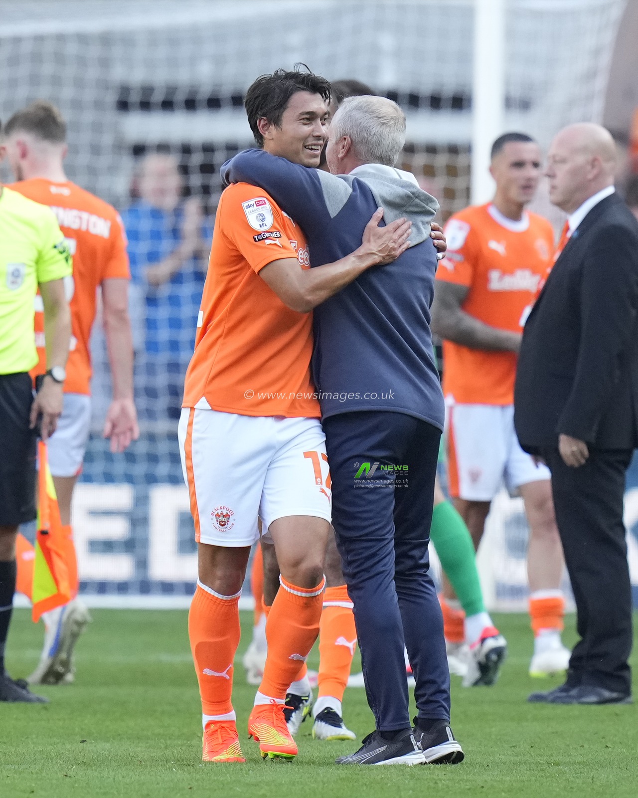 Neil Critchley, Manager of Blackpool celebrates with match winner Kenny Dougall #12 of Blackpool during the Sky Bet League 1 match Blackpool vs Wigan Athletic at Bloomfield Road, Blackpool, United Kingdom, 2nd September 2023

(Photo by Steve Flynn/News Images)