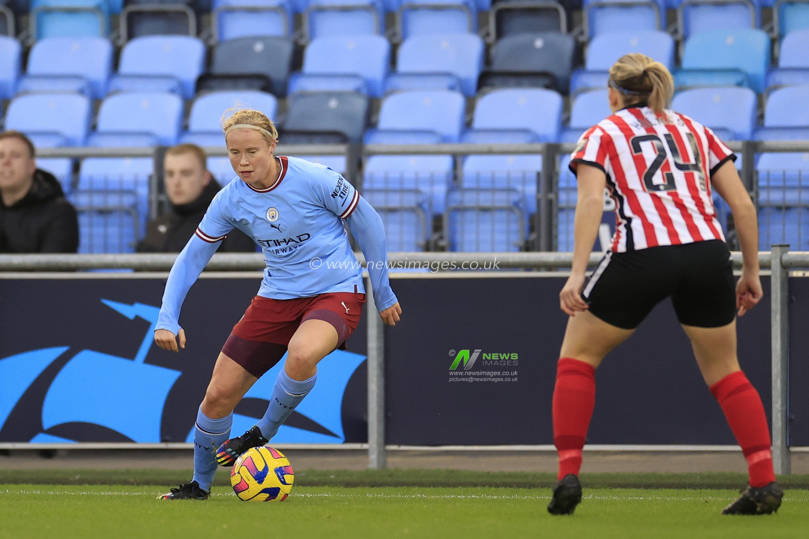 Julie Blakstad #41 of Manchester City controls the ball during the FA Womens Continental League Cup match Manchester City Women vs Sunderland AFC Women at Etihad Campus, Manchester, United Kingdom, 27th November 2022

(Photo by Conor Molloy/News Images)