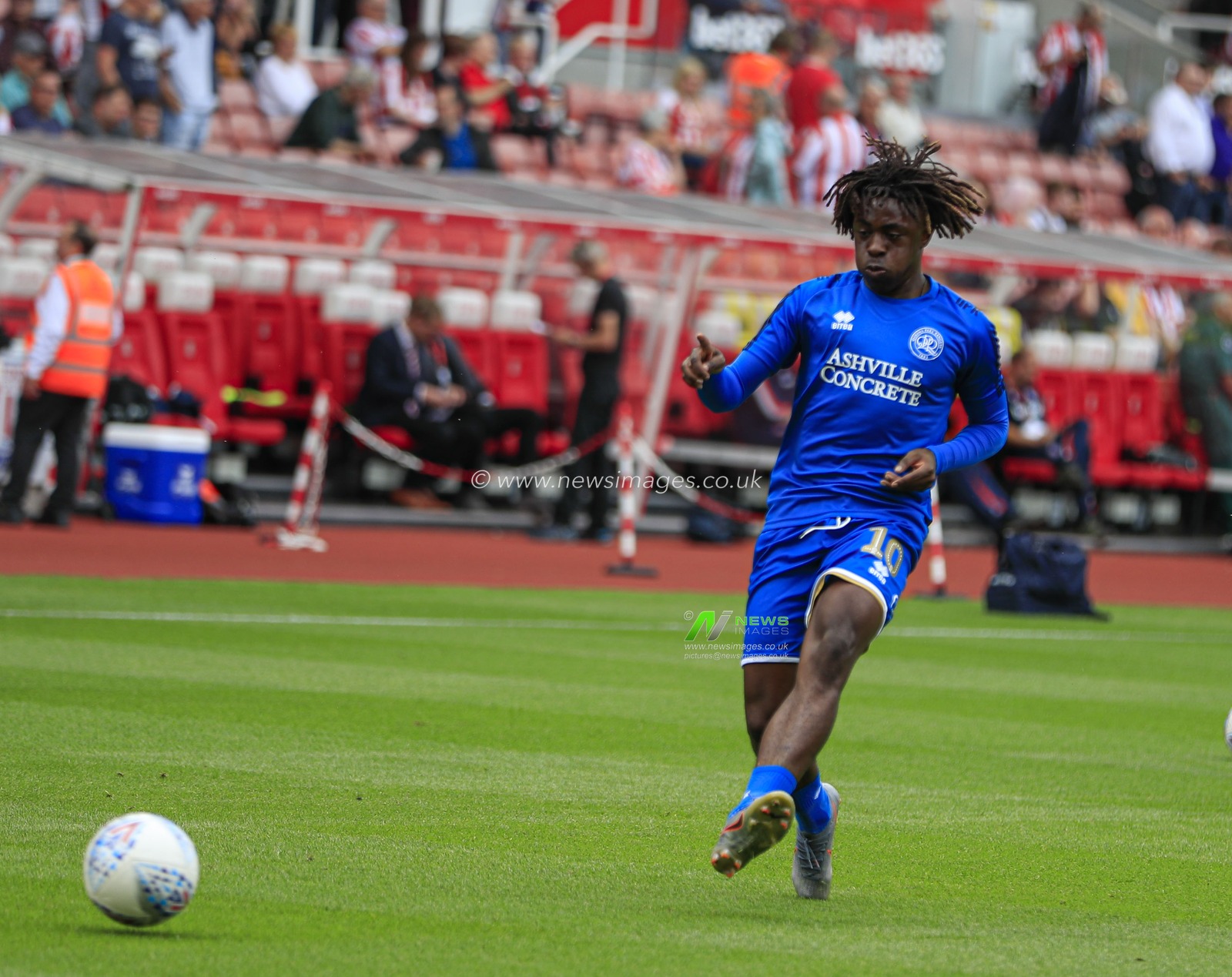 3rd August 2019, Bet365 Stadium, Stoke-on-Trent, England; Sky Bet Championship, Stoke City v Queens Park Rangers ; Eberechi Eze (10) of Queens Park Rangers  warms up for the game

Credit: Conor Molloy/News Images

English Football League images are subject to DataCo Licence