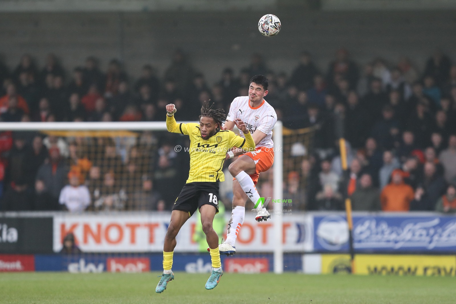Elkan Baggott of Blackpool beats Rumarn Burrell of Burton Albion to the header during the Sky Bet League 1 match Burton Albion vs Blackpool at Pirelli Stadium, Burton upon Trent, United Kingdom, 8th February 2025

(Photo by Gareth Evans/News Images)