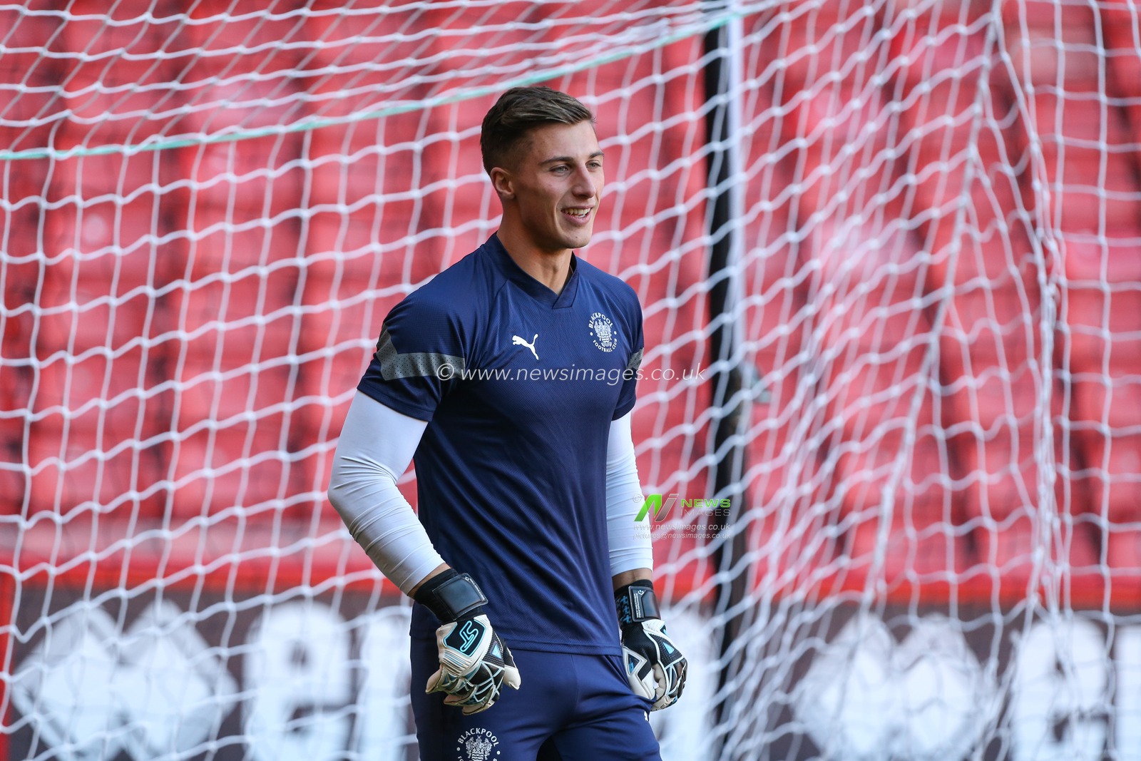 Stuart Moore #13 of Blackpool warms up during the Sky Bet Championship match Sheffield United vs Blackpool at Bramall Lane, Sheffield, United Kingdom, 15th October 2022

(Photo by Arron Gent/News Images)