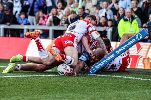 Maika Sivo of Leeds Rhinos goes over however his try is disallowed after review during the Betfred Super League round 13 match Leeds Rhinos vs St Helens at AMT Headingley Stadium, Leeds, United Kingdom on 04 June 2026

(Photo by Alfie Cosgrove/News Images)
