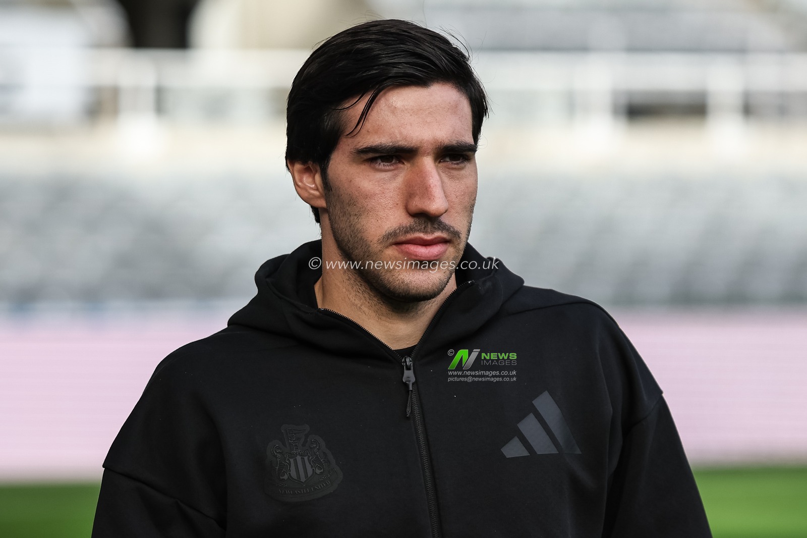 Sandro Tonali of Newcastle United arrives during the Premier League match Newcastle United vs Brighton and Hove Albion at St. James's Park, Newcastle, United Kingdom, 19th October 2024

(Photo by Mark Cosgrove/News Images)