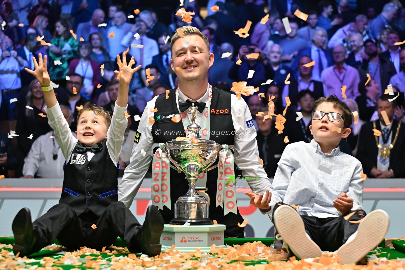 Kyren Wilson celebrates the Cazoo World Championships victory with his sonâ€™s following the Cazoo World Championships 2024 Final at Crucible Theatre, Sheffield, United Kingdom, 6th May 2024

(Photo by Cody Froggatt/News Images)