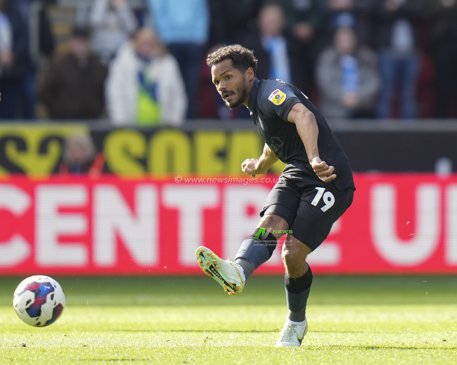 Duane Holmes #19 of Huddersfield Town passes the ball during the Sky Bet Championship match Rotherham United vs Huddersfield Town at AESSEAL New York Stadium, Rotherham, United Kingdom, 15th October 2022

(Photo by Steve Flynn/News Images)