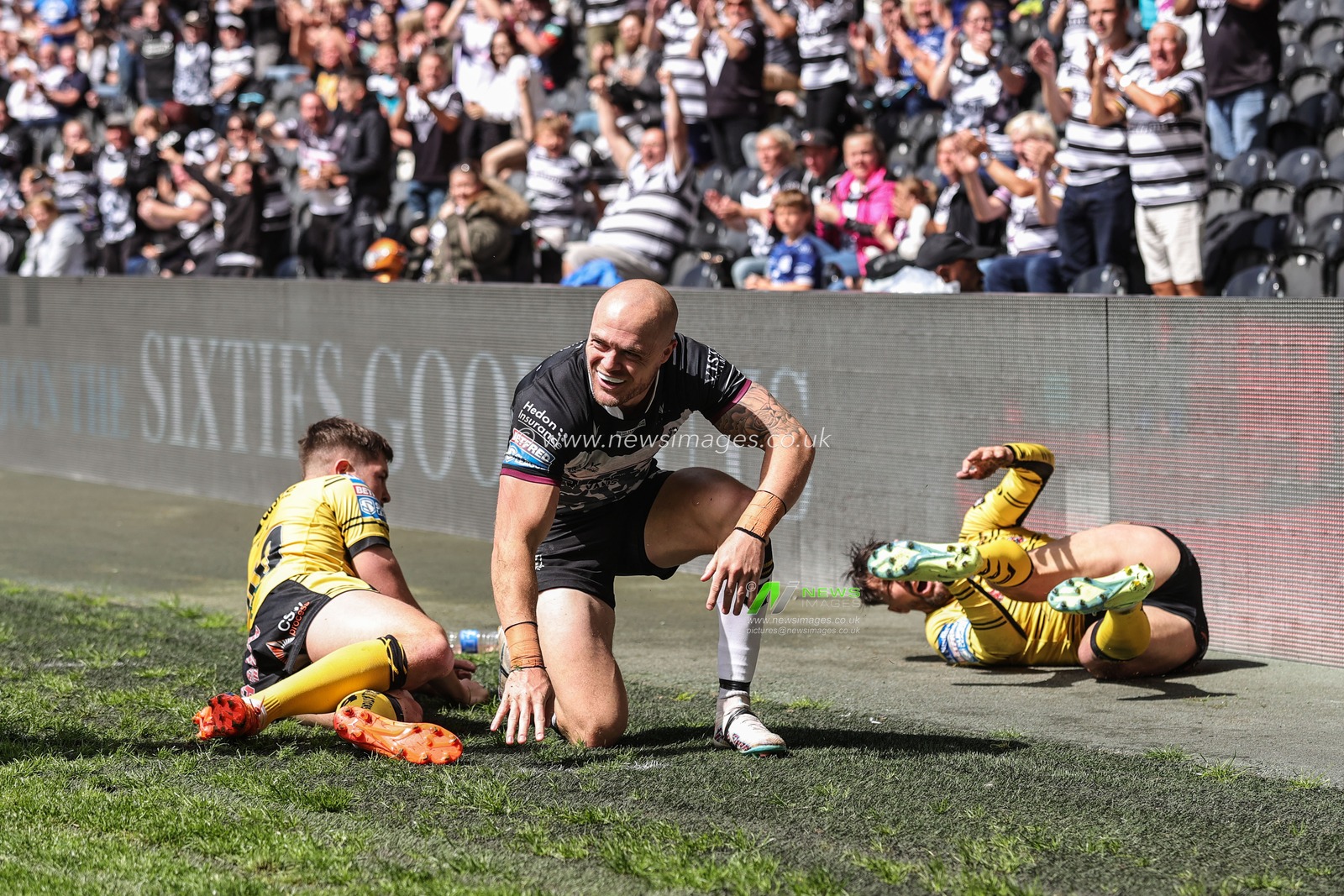 Adam Swift #2 of Hull FC celebrates their try during the Betfred Super League Round 19 match Hull FC vs Castleford Tigers at MKM Stadium, Hull, United Kingdom, 15th July 2023

(Photo by Mark Cosgrove/News Images)