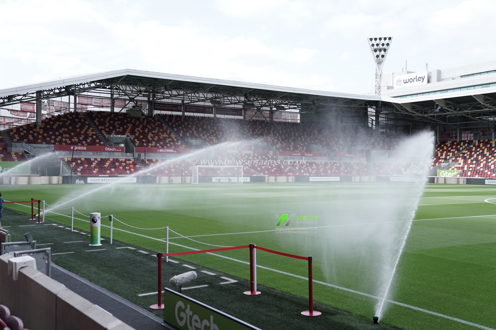General view of Gtech community stadium during the Premier League match Brentford vs Aston Villa at The Gtech Community Stadium, London, United Kingdom, 23rd August 2025

(Photo by Harvey Murphy/News Images)