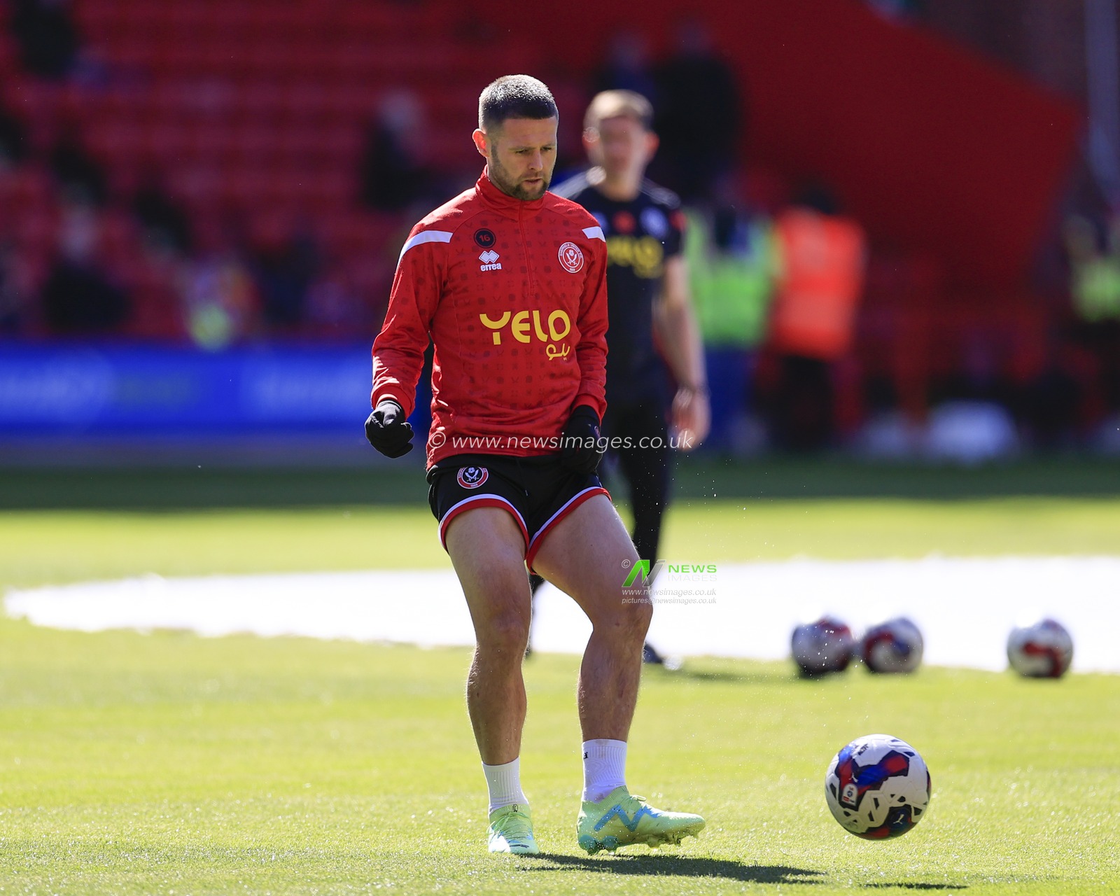 Oliver Norwood #16 of Sheffield United warms up for the game ahead of the Sky Bet Championship match Sheffield United vs Wigan Athletic at Bramall Lane, Sheffield, United Kingdom, 7th April 2023

(Photo by Conor Molloy/News Images)