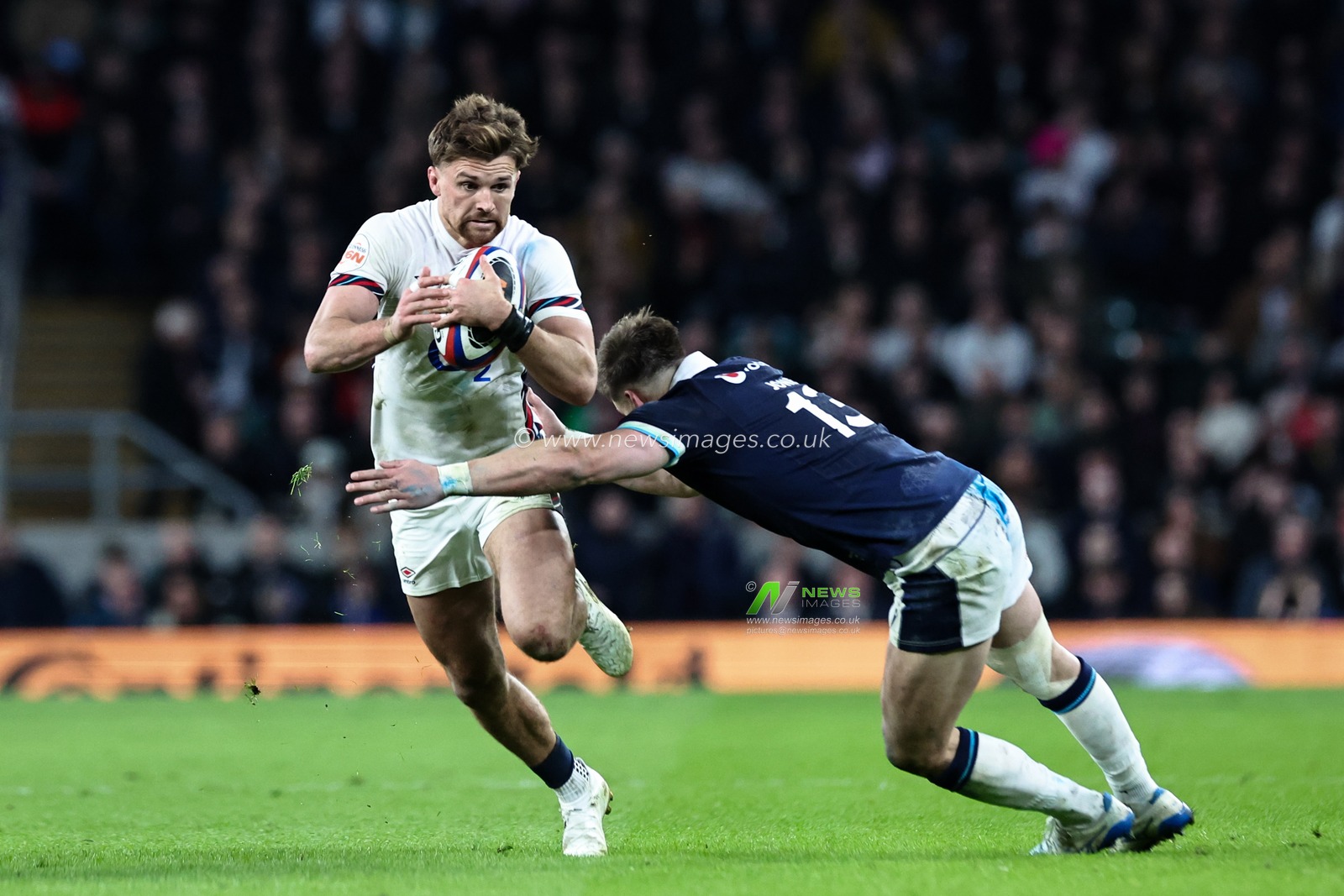 Henry Slade of England breaks with the ball during the 2025 Guinness 6 Nations match England vs Scotland at Allianz Stadium, Twickenham, United Kingdom, 22nd February 2025

(Photo by Mark Cosgrove/News Images)