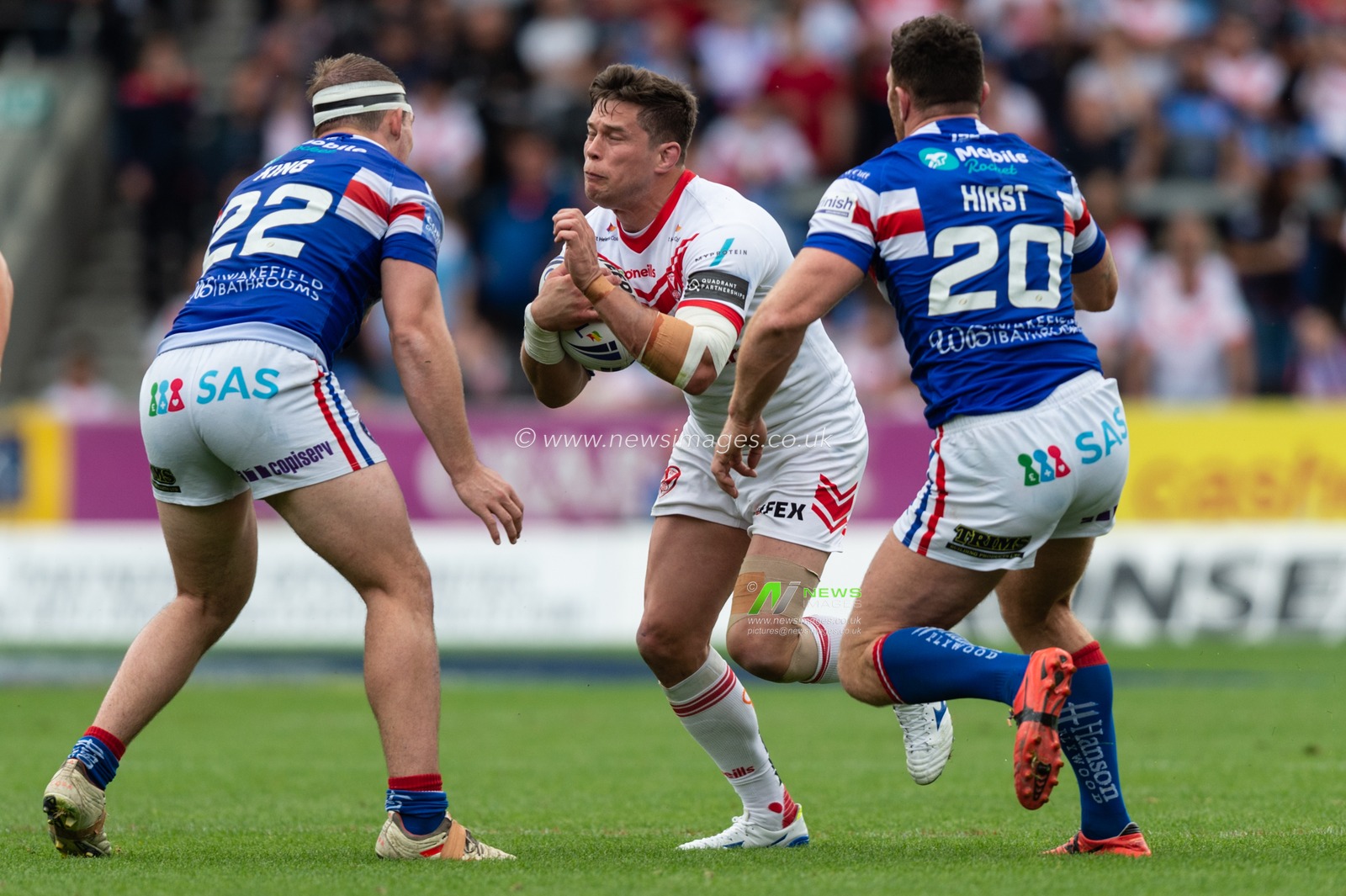 1st June 2019 , Totally Wicked Stadium, St Helens, England; Coral Challenge Cup 2019, Quarter Final , St Helens vs Wakefield Trinity ; Louie McCarthy-Scarsbrook of St Helens heads in to the tackle


Credit: Richard Long/News Images