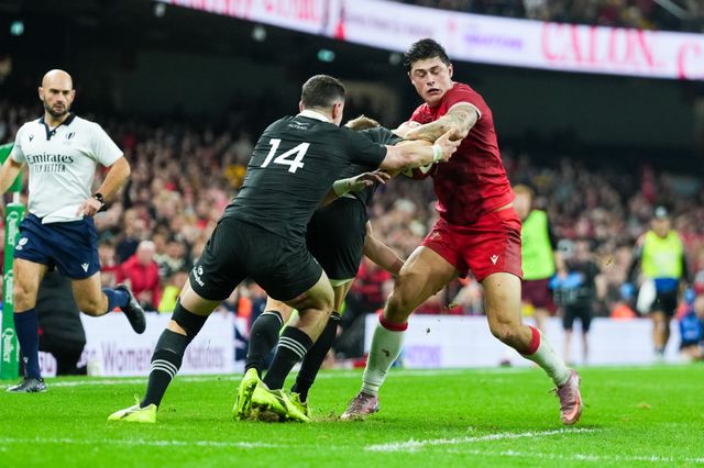 Louis Rees-Zammit of Wales is tackled by Will Jordan of New Zealand during the Quilter Nations Series 2025 match Wales vs New Zealand at Principality Stadium, Cardiff, United Kingdom, 22nd November 2025

(Photo by Andrew Lewis/News Images)

*** GER AUT SUI OUT ***