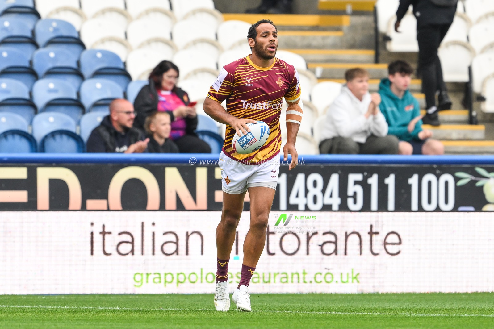 Leroy Cudjoe of Huddersfield Giants during pre match warm up ahead of the Betfred Super League Round 24 match Huddersfield Giants vs St Helens at John Smith's Stadium, Huddersfield, United Kingdom, 1st September 2024

(Photo by Craig Thomas/News Images)