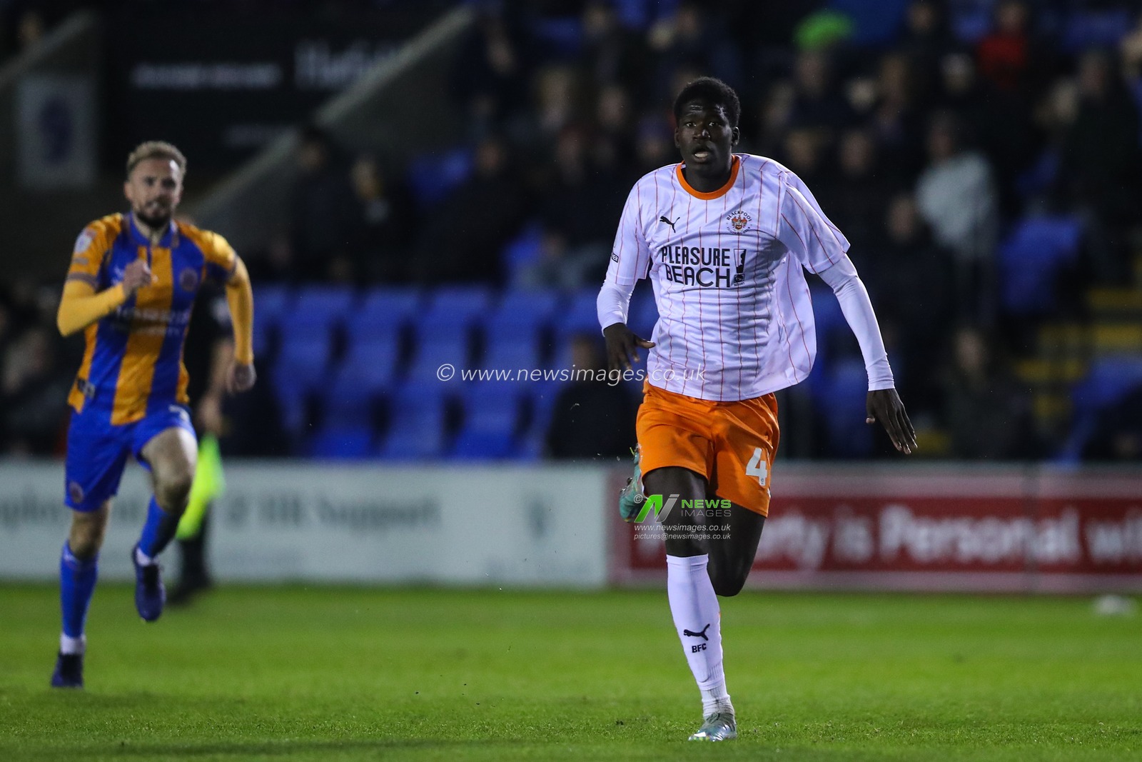 Terry Bondo of Blackpool during the Sky Bet League 1 match Shrewsbury Town vs Blackpool at Croud Meadow, Shrewsbury, United Kingdom, 4th December 2024

(Photo by Gareth Evans/News Images)