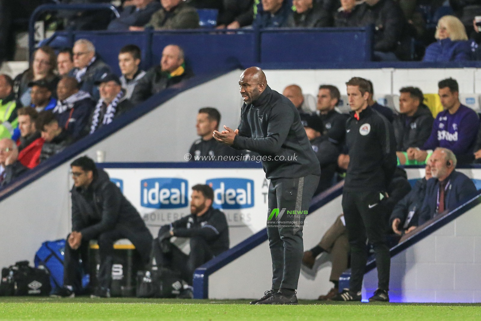 24th October 2018, The Hawthorns, West Bromwich, England; Sky Bet Championship, West Bromwich Albion v Derby County ; Darren Moore manager of West Bromwich Albion urges his team on 


Credit: Mark Cosgrove/News Images

English Football League images are subject to DataCo Licence