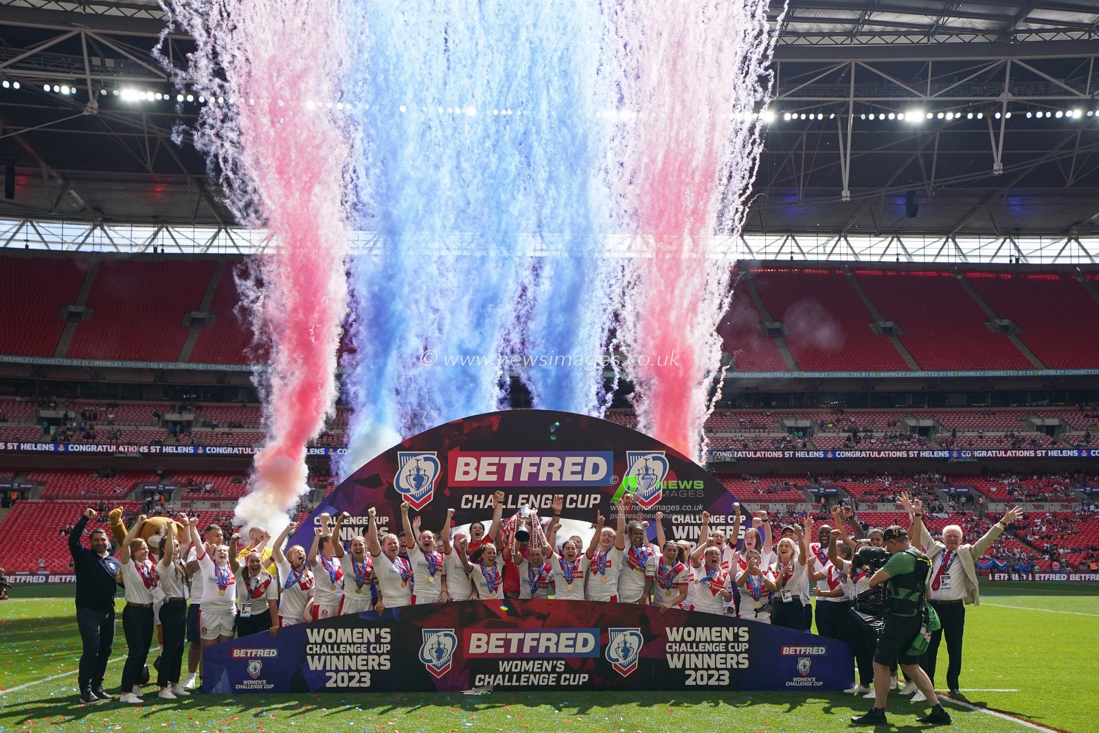 St. Helens Women lift the BetFred Women's Challenge Cup trophy after the Betfred Womens Challenge Cup Final match Leeds Rhinos vs St Helens at Wembley Stadium, London, United Kingdom, 12th August 2023

(Photo by Steve Flynn/News Images)