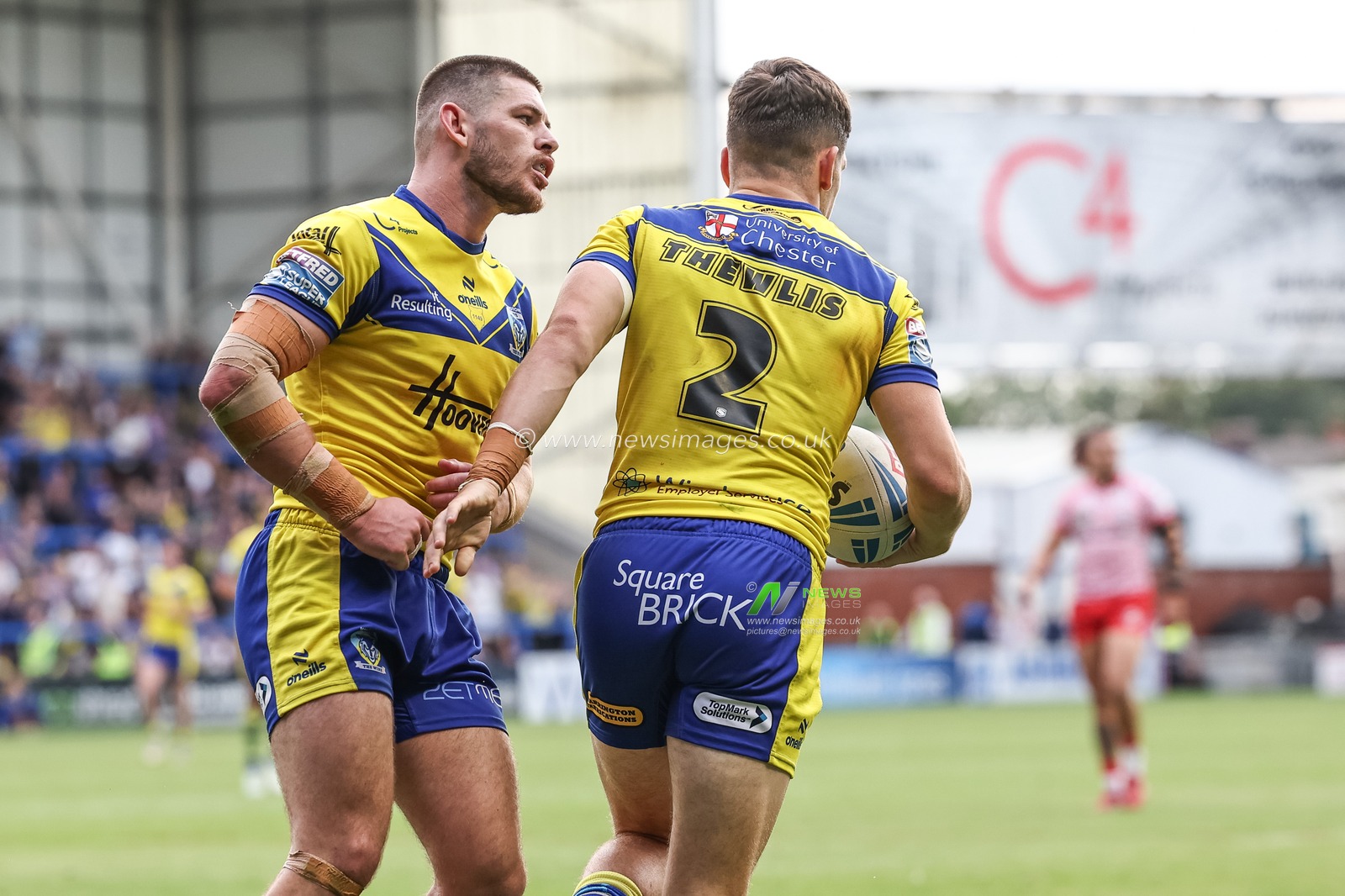 Josh Thewlis of Warrington Wolves celebrates his try during the Betfred Super League Round 25 match Warrington Wolves vs Leigh Leopards at Halliwell Jones Stadium, Warrington, United Kingdom, 6th September 2025

(Photo by Mark Cosgrove/News Images)