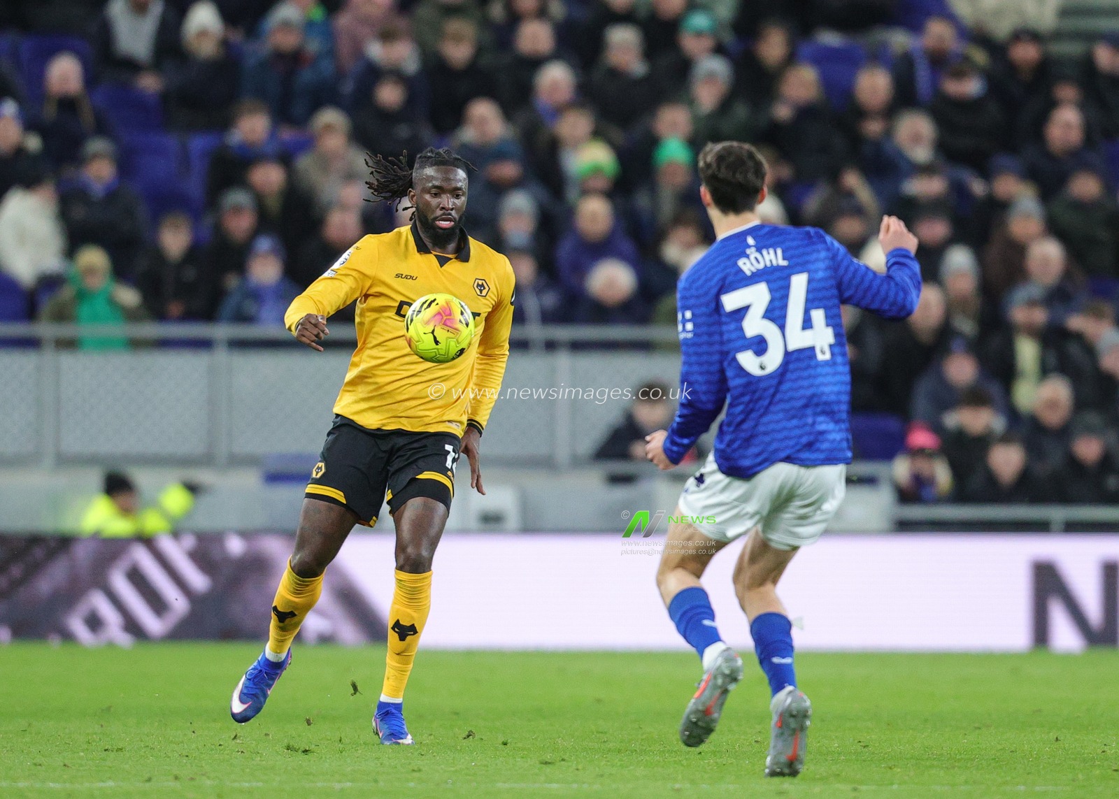 Tolu Arokodare of Wolverhampton Wanderers in action during the Premier League match Everton vs Wolverhampton Wanderers at Hill Dickinson Stadium, Liverpool, United Kingdom, 7th January 2026

(Photo by Richard Bierton/News Images)

*** GER AUT SUI OUT ***