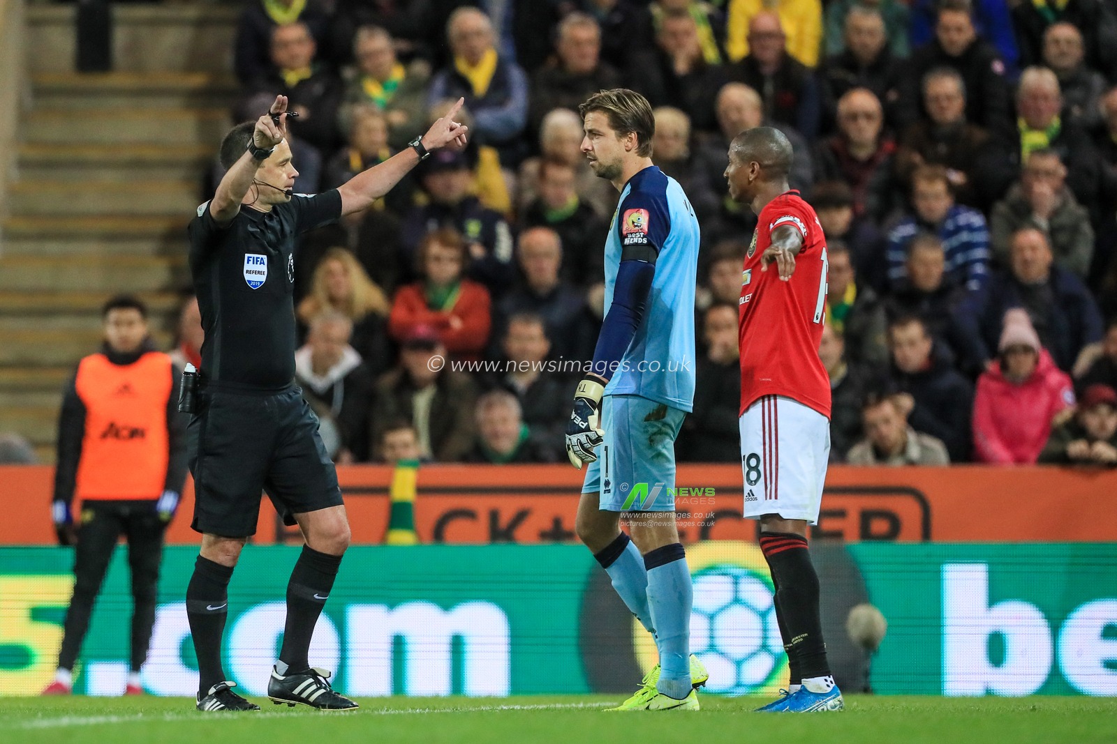 27th October 2019, Carrow Road, Norwich, England; Premier League, Norwich City v Manchester United : referee Stuart Attwell says penalty by a var decision 

Credit: Mark Cosgrove/News Images