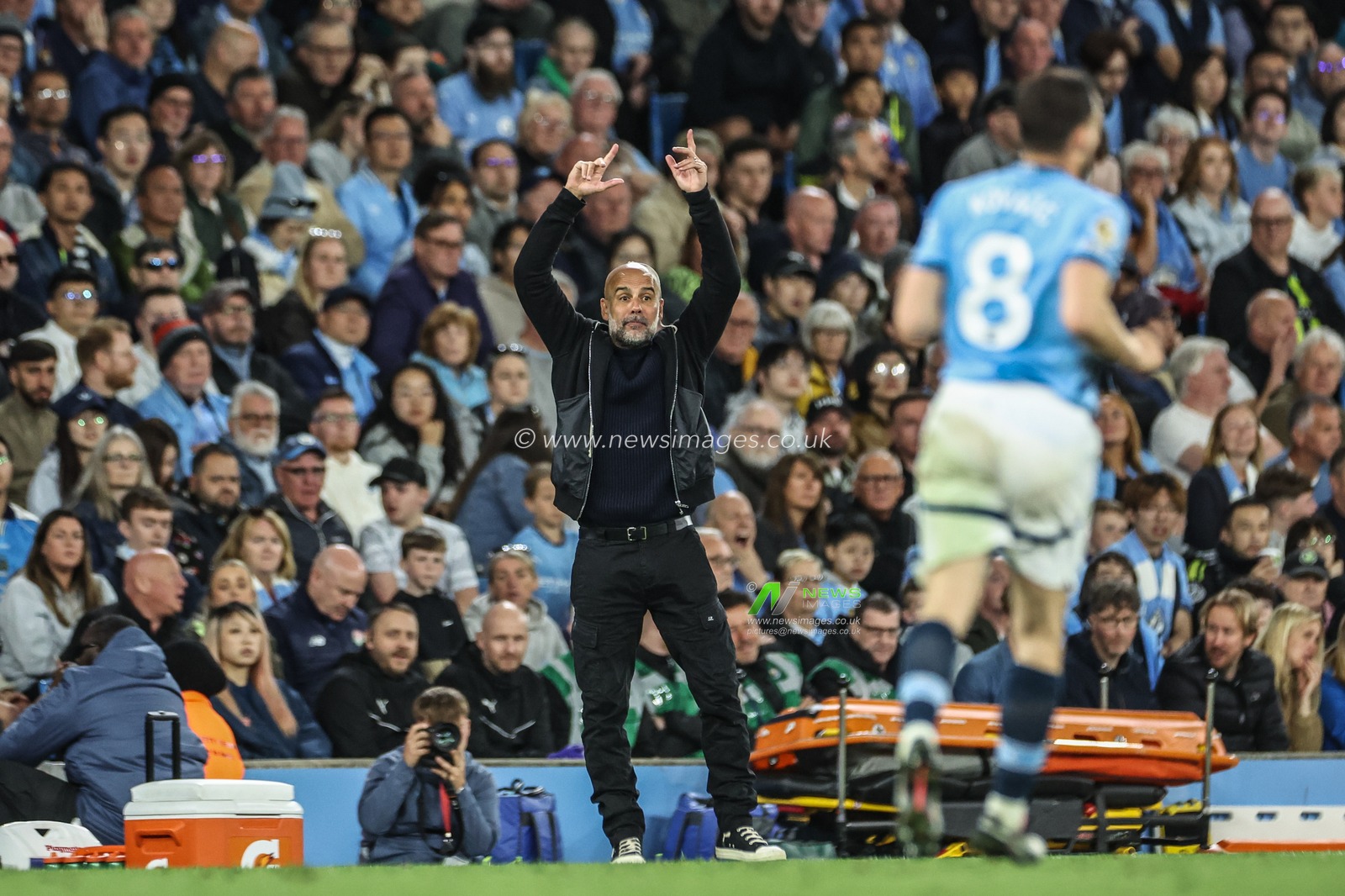 Pep Guardiola manager of Manchester City gives his team instructions during the Premier League match Manchester City vs Wolverhampton Wanderers at Etihad Stadium, Manchester, United Kingdom, 2nd May 2025

(Photo by Mark Cosgrove/News Images)