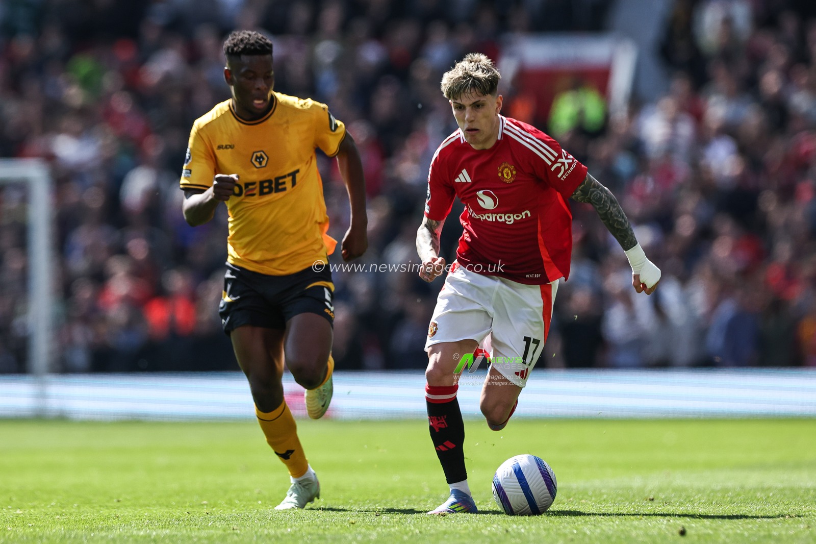Alejandro Garnacho of Manchester United goes forward with the ball during the Premier League match Manchester United vs Wolverhampton Wanderers at Old Trafford, Manchester, United Kingdom, 20th April 2025

(Photo by Mark Cosgrove/News Images)