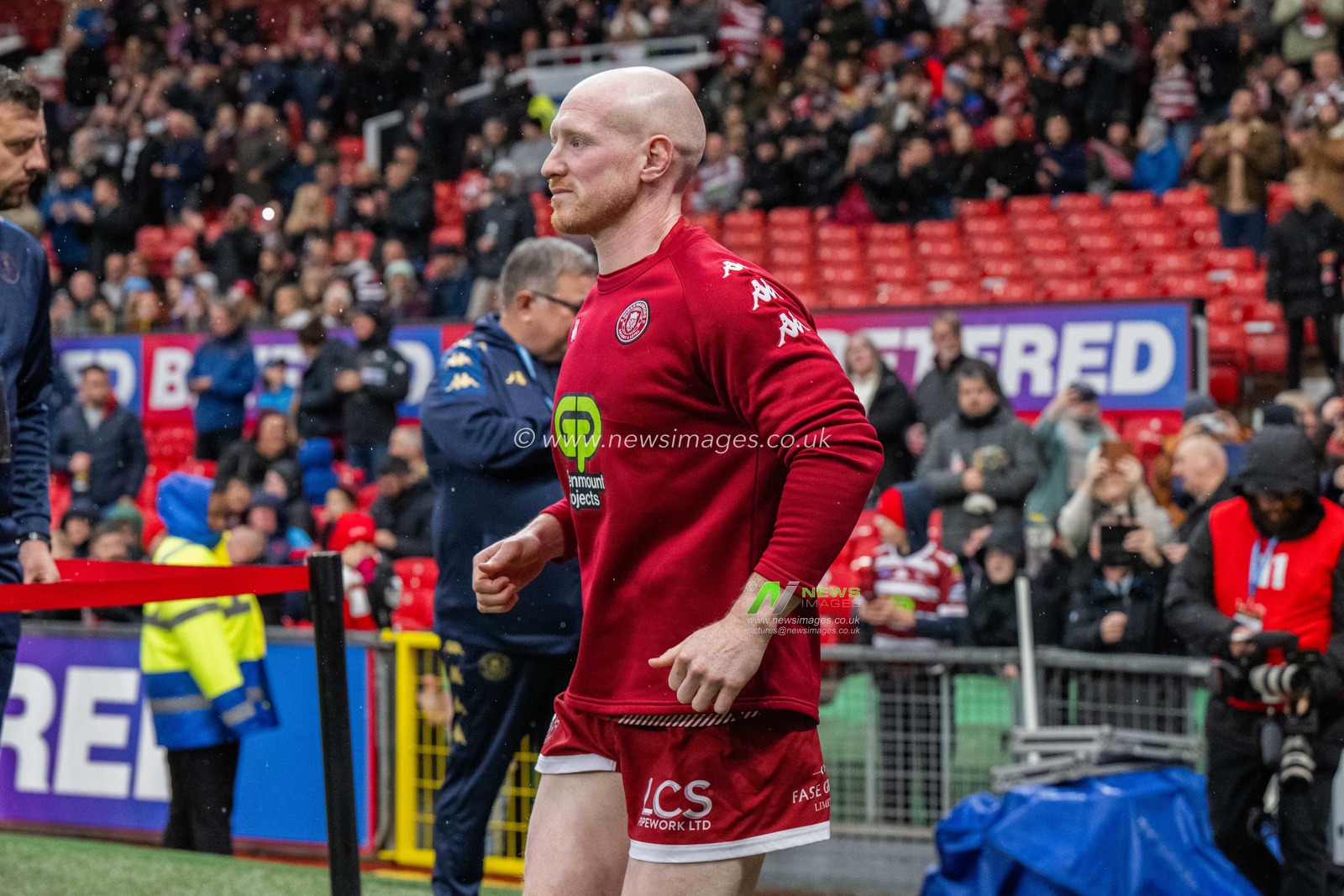 Liam Farrell of Wigan Warriors leads his team out for warms ups prior to the Betfred Super League Grand Final match Wigan Warriors vs Hull KR at Old Trafford, Manchester, United Kingdom, 12th October 2024

(Photo by Craig Thomas/News Images)