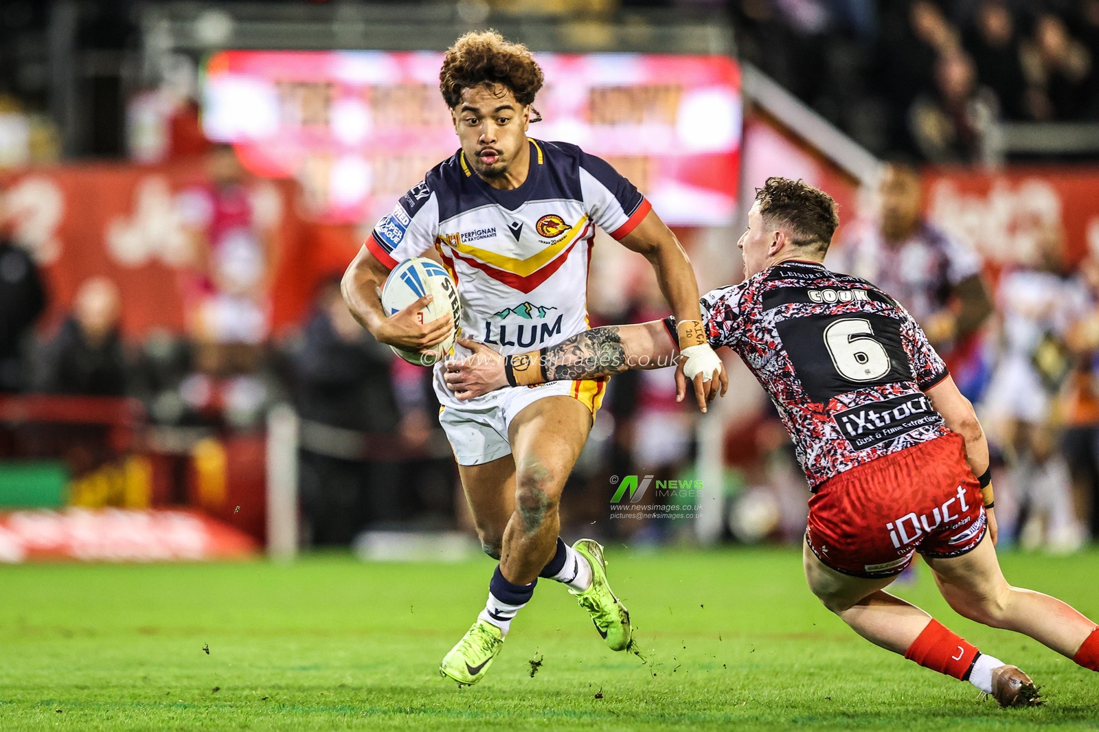 Phoenix Laulu-Togaga'e of Catalans Dragons evades a tackle from Adam Cook of Leigh Leopards during the Betfred Super League match Leigh Leopards vs Catalans Dragons at Leigh Sports Village, Leigh, United Kingdom on 06 March 2026

(Photo by Alfie Cosgrove/News Images)