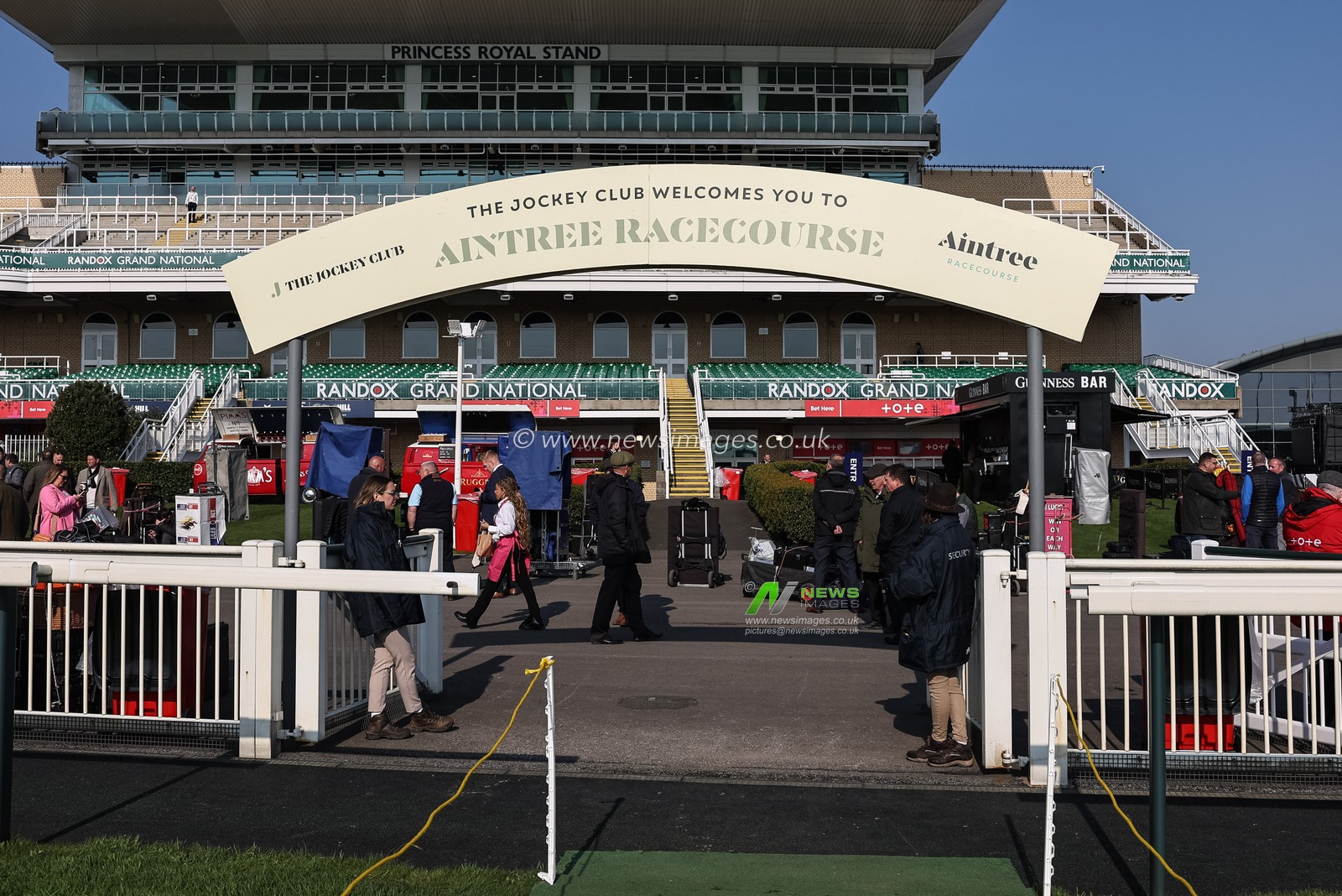 A Jockey Club welcome to Aintree Racecourse sign welcomes racegoers during the Randox Grand National 2025 Day 1 Opening Day at Aintree Racecourse, Liverpool, United Kingdom, 3rd April 2025

(Photo by Mark Cosgrove/News Images)