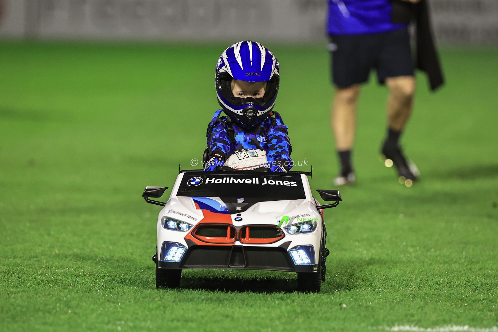 The match ball is delivers in an electric car
