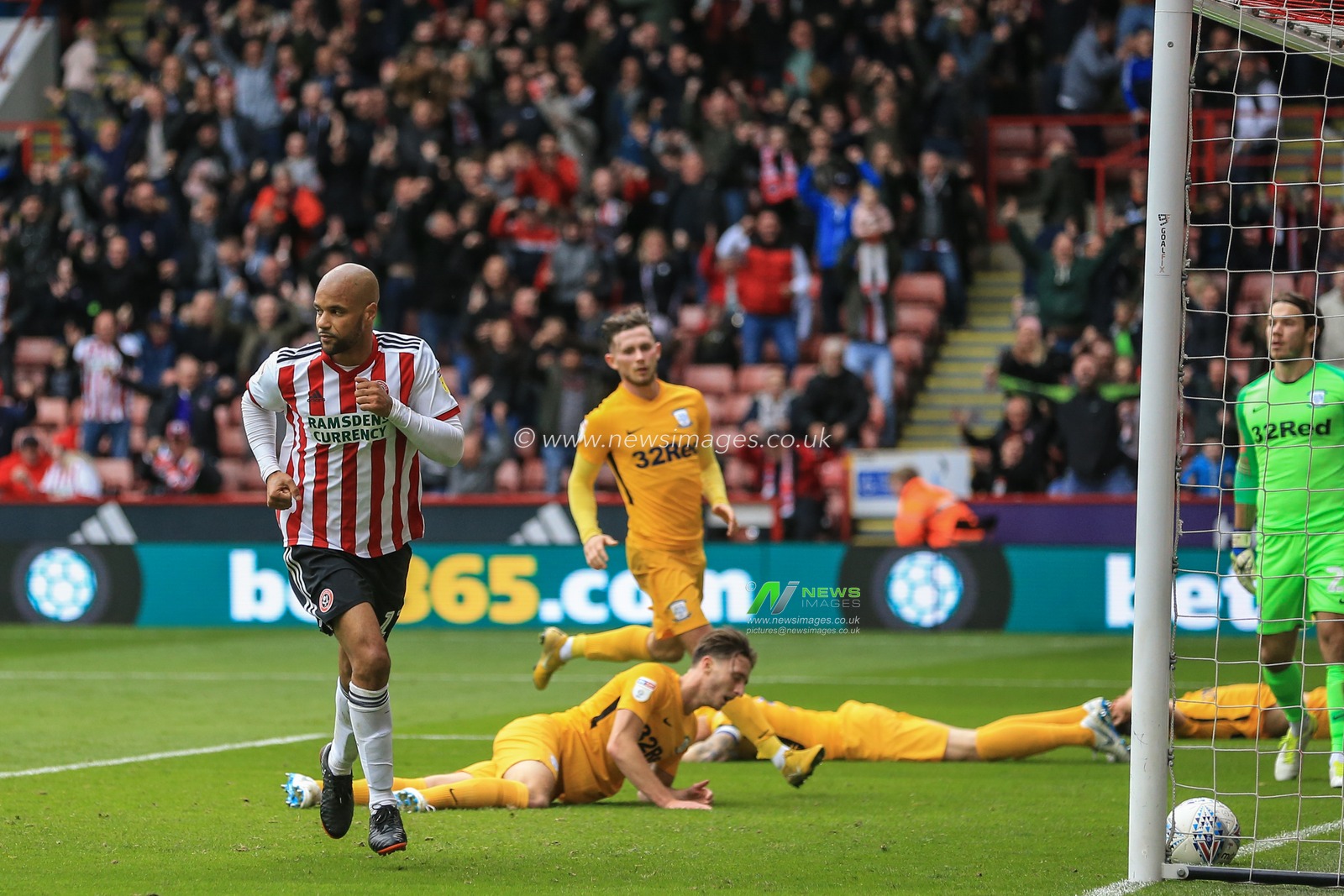 22nd September 2018, Bramall Lane, Sheffield, England; Sky Bet Championship Sheffield United v Preston North End ;  David McGoldrick (17) of Sheffield United scores to make it  3-2


Credit: Mark Cosgrove/News Images

EDITORIAL USE ONLY No use with unauthorised audio, video, data, fixture lists, club/league logos or 'live' services. Online in-match use limited to 45 images, no video emulation. No use in betting, games or single club/league/player publications and all English Football League images are subject to DataCo Licence