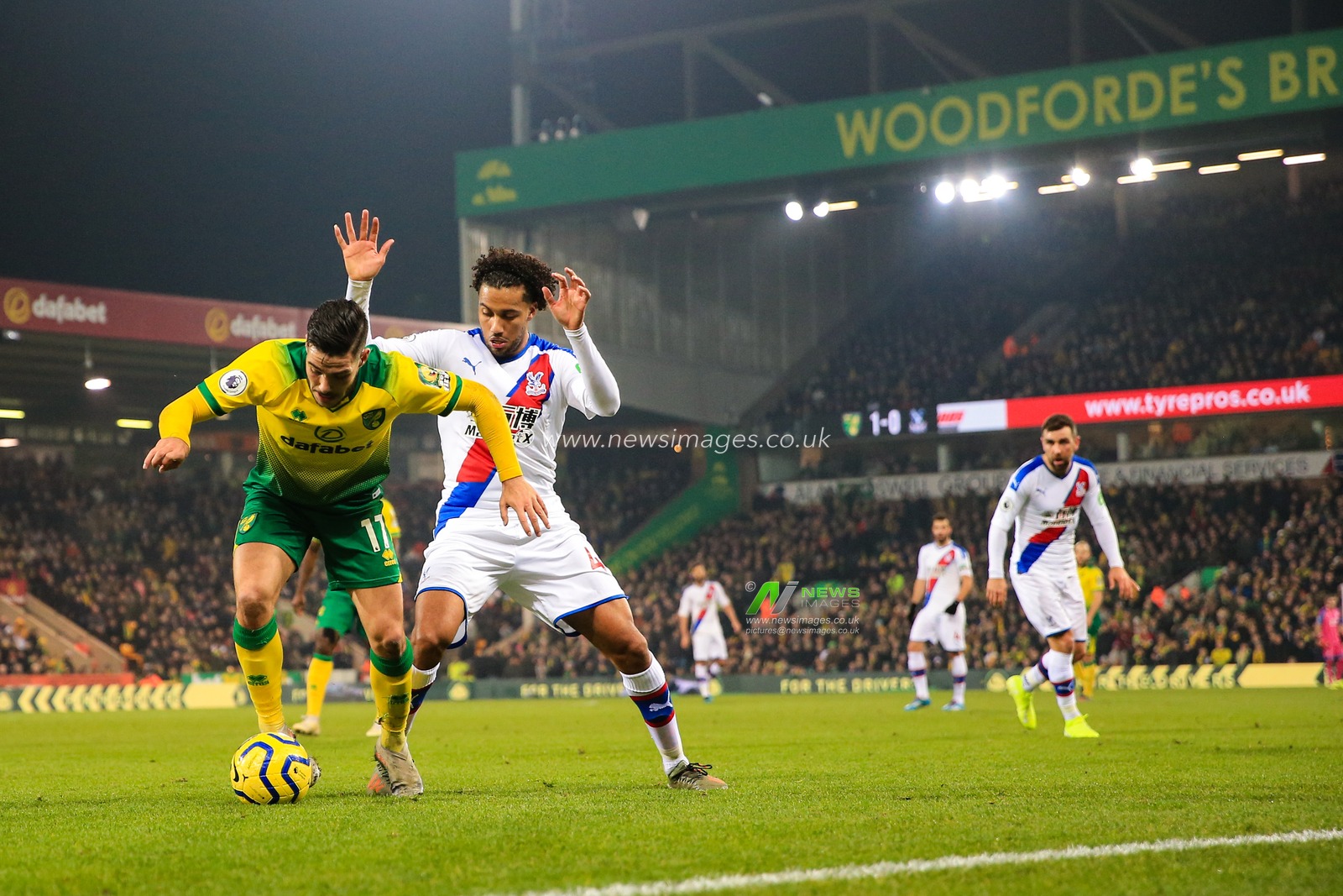 1st January 2020, Carrow Road, Norwich, England; Premier League, Norwich City v Crystal Palace : Emiliano Buendia (17) of Norwich City and Jairo Riedewald (44) of Crystal Palace challenge for the ball


Credit: Georgie Kerr/News Images