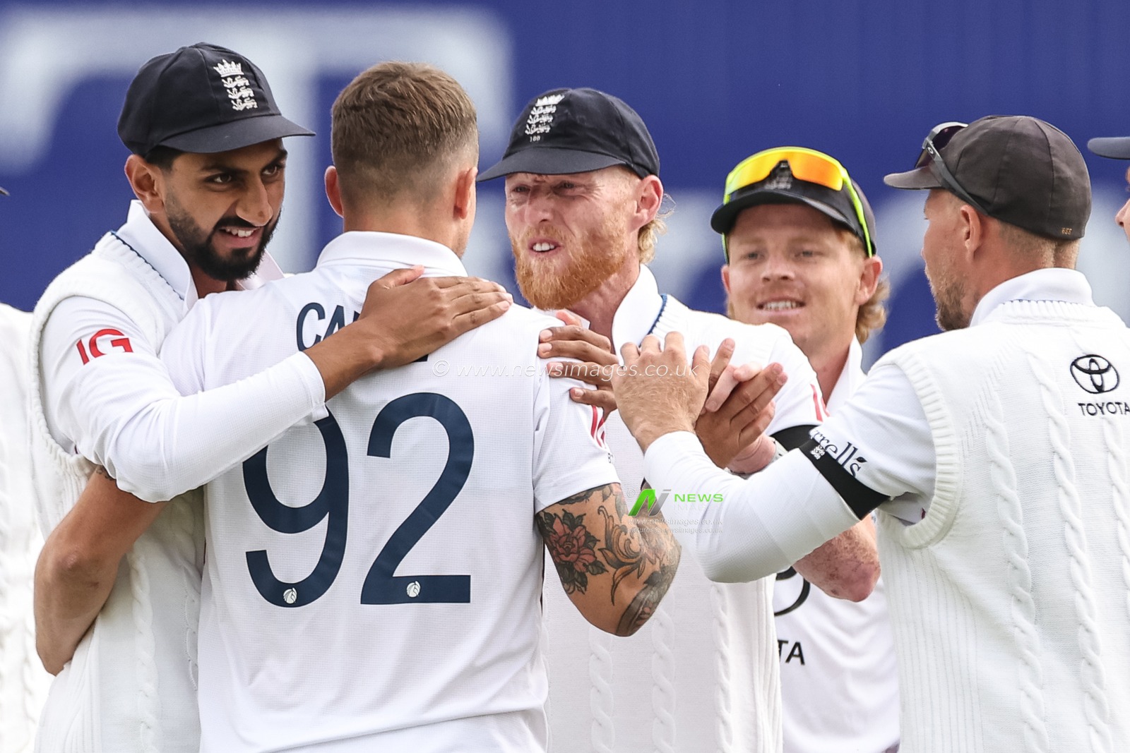 Brydon Carse of England celebrates the wicket of Yashasvi Jaiswal of India with England captain Ben Stokes during the 1st Rothesay Test Match, Day 3 England vs India at Headingley Cricket Ground, Leeds, United Kingdom, 22nd June 2025

(Photo by Mark Cosgrove/News Images)