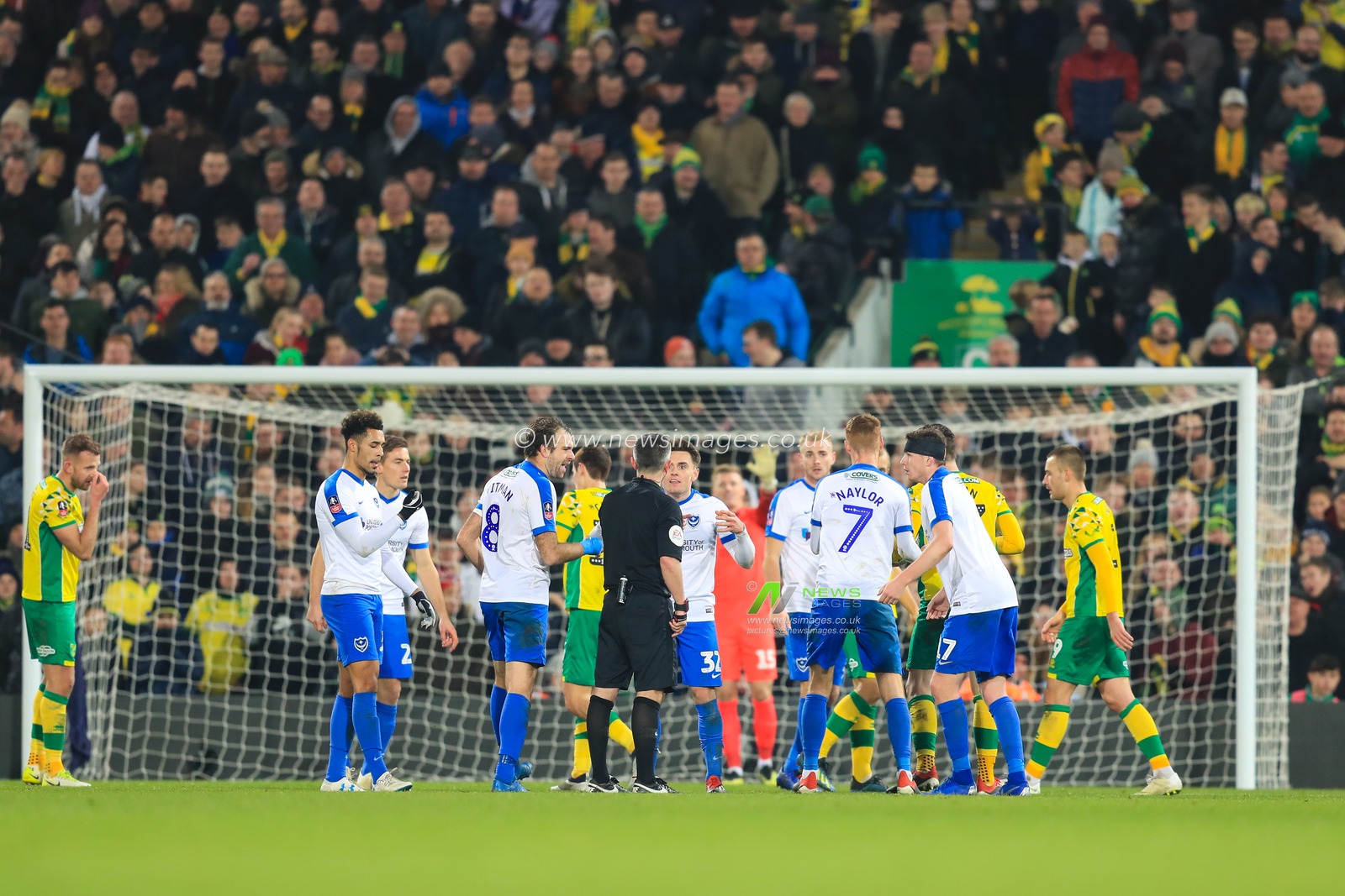 5th January 2019, Carrow Road, Norfolk, England; The Emirates FA Cup, 3rd Round, Norwich City vs Portsmouth ; Portsmouth react to a late free kick awarded to Norwich. 

Credit: Georgie Kerr/News Images

English Football League images are subject to DataCo Licence