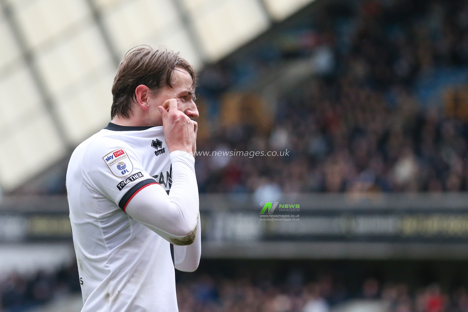 Sander Berge #8 of Sheffield United reacts to a miss opportunity to score during the Sky Bet Championship match Millwall vs Sheffield United at The Den, London, United Kingdom, 18th February 2023

(Photo by Arron Gent/News Images)