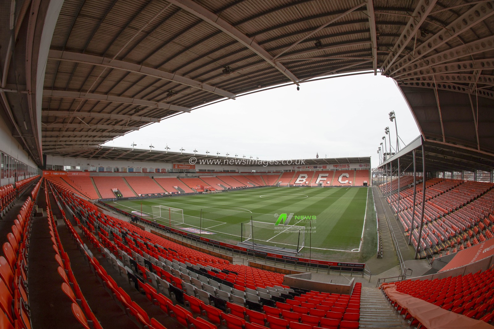 A general view of Bloomfield Road during the Sky Bet League 1 match Blackpool vs Bolton Wanderers at Bloomfield Road, Blackpool, United Kingdom, 29th March 2025

(Photo by Mark Cosgrove/News Images)