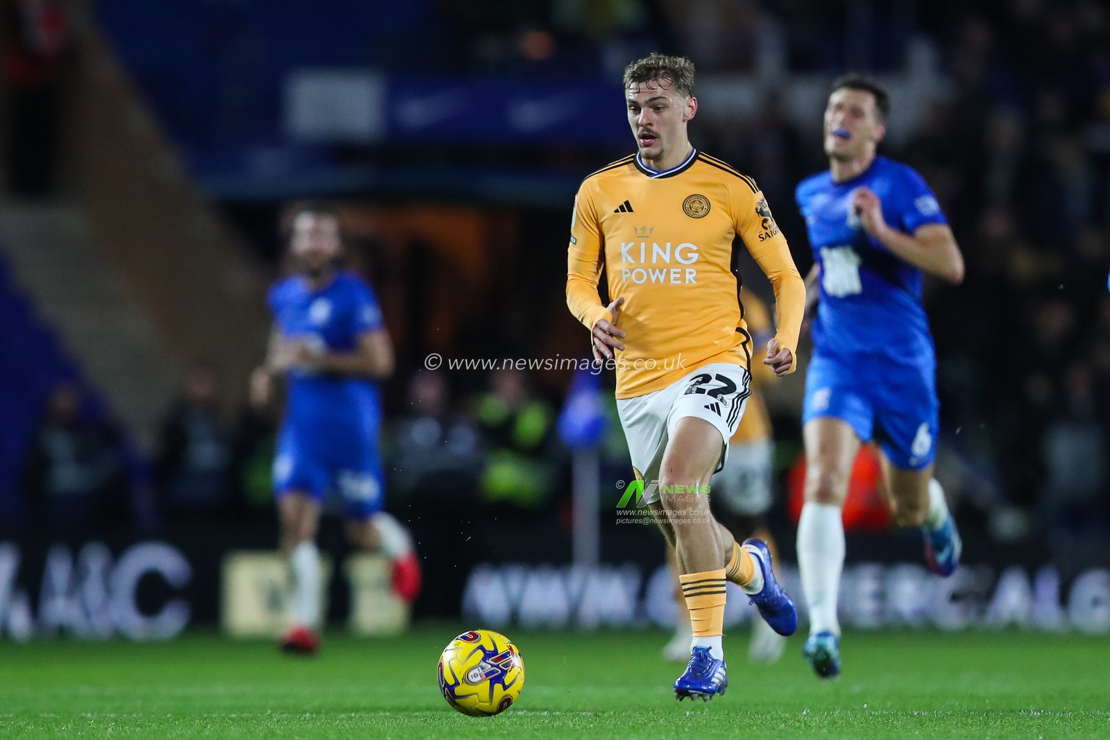 Kiernan Dewsbury-Hall #22 of Leicester City makes a break with the ball during the Sky Bet Championship match Birmingham City vs Leicester City at St Andrews, Birmingham, United Kingdom, 18th December 2023

(Photo by Gareth Evans/News Images)