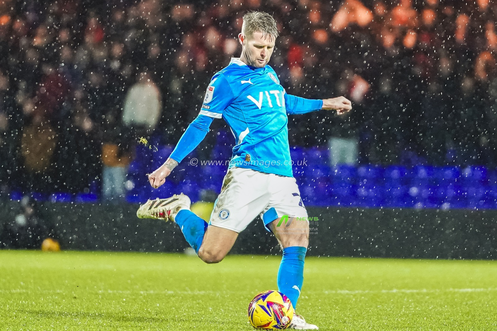 Stockport County Midfielder Oliver Norwood during the Sky Bet League 1 match Stockport County vs Exeter City at Edgeley Park Stadium, Stockport, United Kingdom, 7th December 2024

(Photo by James Giblin/News Images)