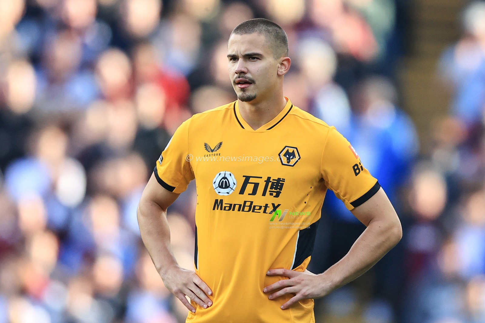 Leander Dendoncker #32 of Wolverhampton Wanderers during the game
