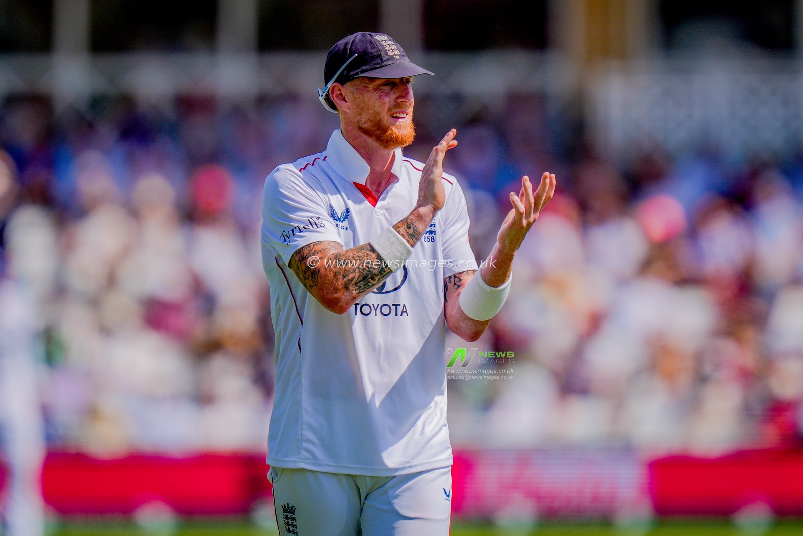 England captain Ben Stokes gives instruction to his teammate during the 3rd Rothesay Test Match Day 1 match England vs New Zealand at Trent Bridge, Nottingham, United Kingdom on 25 June 2026

(Photo by Maynard Manyowa/News Images)