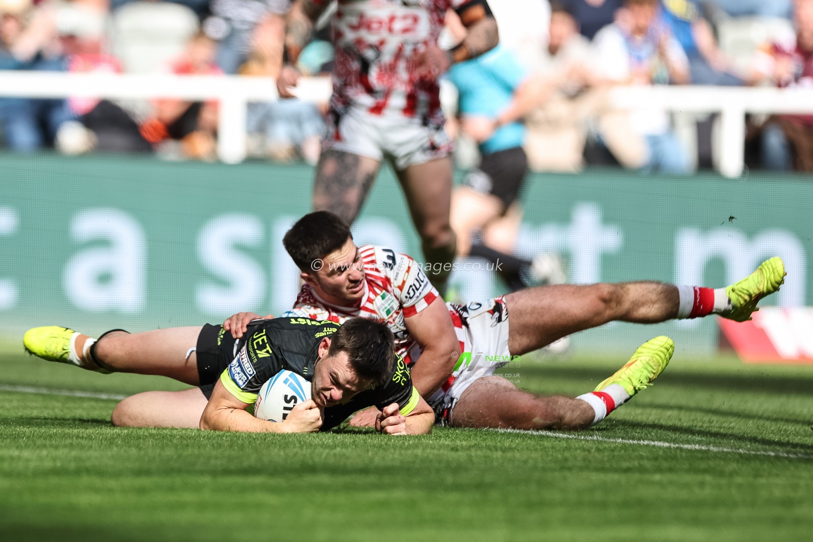 Luke Keary of Catalan Dragons goes over for a try during the Betfred Magic Weekend 2025 match Leigh Leopards vs Catalans Dragons at St. James's Park, Newcastle, United Kingdom, 3rd May 2025

(Photo by Mark Cosgrove/News Images)