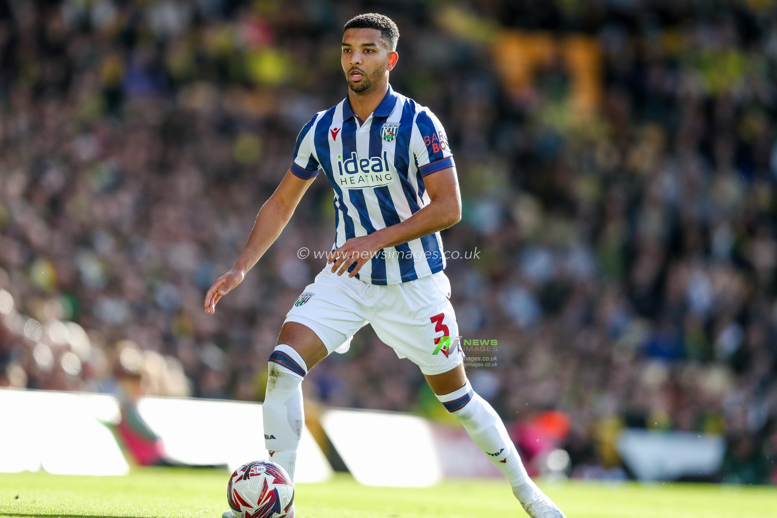 Mason Holgate of West Bromwich Albion runs with the ball during the Sky Bet Championship match Norwich City vs West Bromwich Albion at Carrow Road, Norwich, United Kingdom, 29th March 2025

(Photo by Izzy Poles/News Images)