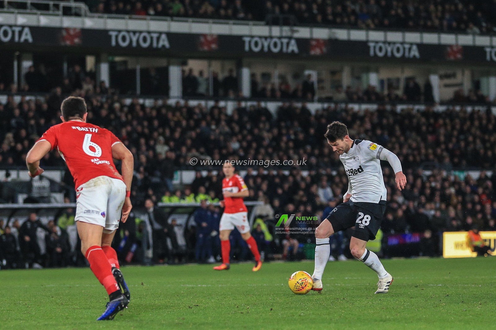 1st January 2019, Pride Park, Derby, England; Sky Bet Championship, Derby County vs Middlesbrough ; David Nugent (28) of Derby County has a last minute shot that rebounds back out 

Credit: Mark Cosgrove/News Images 

English Football League images are subject to DataCo Licence