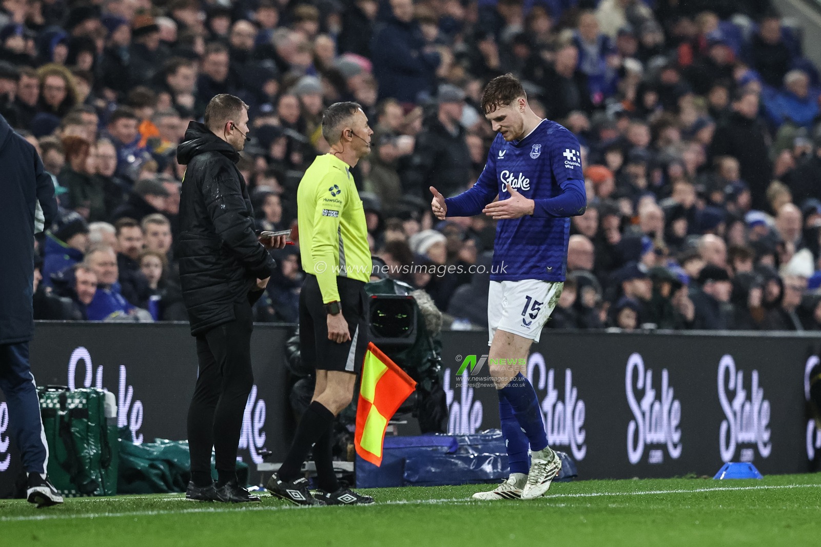 Jake O'Brien of Everton reacts after he’s given a red card during the Premier League match Everton vs Bournemouth at Hill Dickinson Stadium, Liverpool, United Kingdom on 10 February 2026

(Photo by Alfie Cosgrove/News Images)