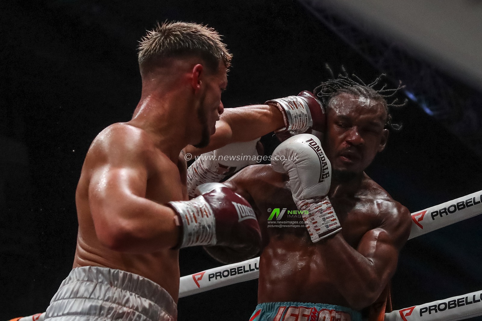 Alin Florin Ciorceri lands a left hook in the Levi Kinsiona vs Alin Florin Ciorceri fight at the Sunny Edwards vs Felix Alvarado card at Utilita Arena, Sheffield, United Kingdom, 11th November 2022

(Photo by Gareth Evans/News Images)