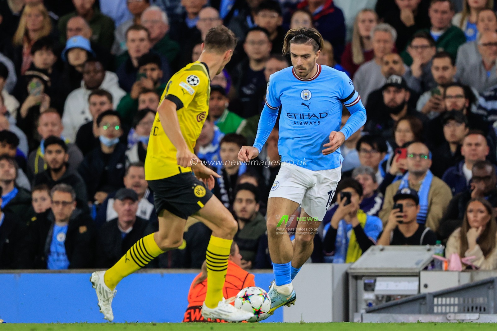 Jack Grealish #10 of Manchester City in action during the UEFA Champions League match Manchester City vs Borussia Dortmund at Etihad Stadium, Manchester, United Kingdom, 14th September 2022

(Photo by Conor Molloy/News Images)