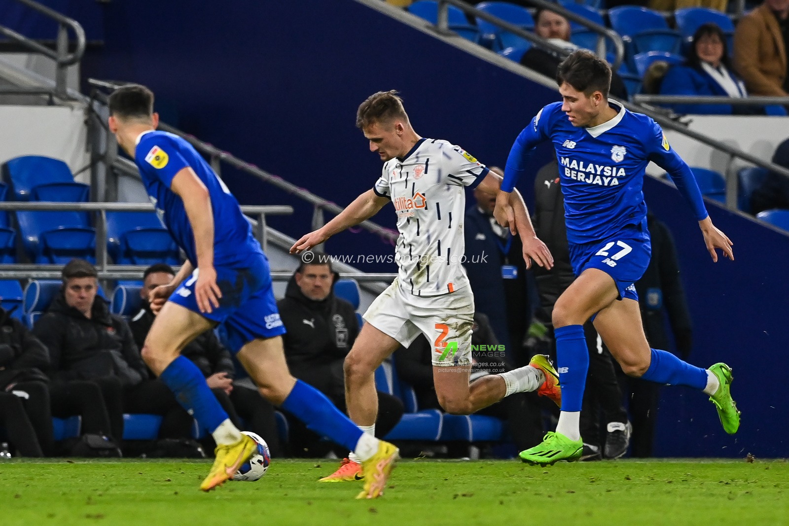 Callum Connolly #2 of Blackpool makes a break with the ball  during the Sky Bet Championship match Cardiff City vs Blackpool at Cardiff City Stadium, Cardiff, United Kingdom, 17th December 2022

(Photo by Craig Thomas/News Images)